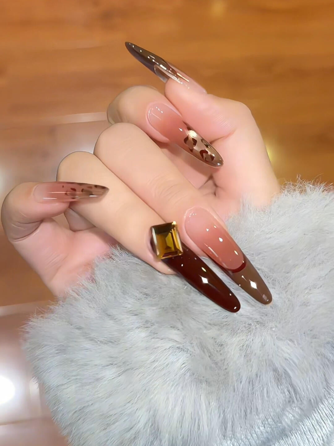 Artificial nails with elegant glitter and gold accent design Stornfield