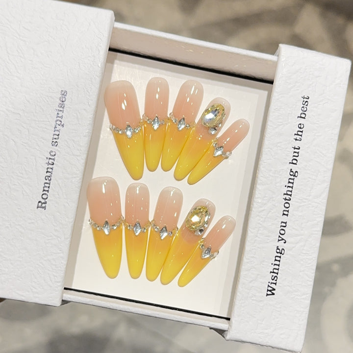 Artificial nails with luxurious glitter and gradient color Stornfield