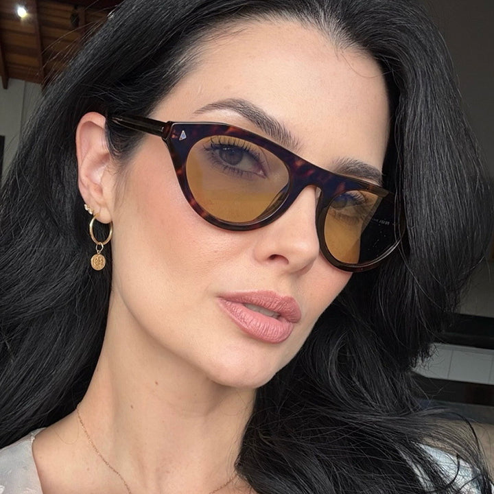 Women's fashionable sunglasses with curved frame and protective UV filter Stornfield