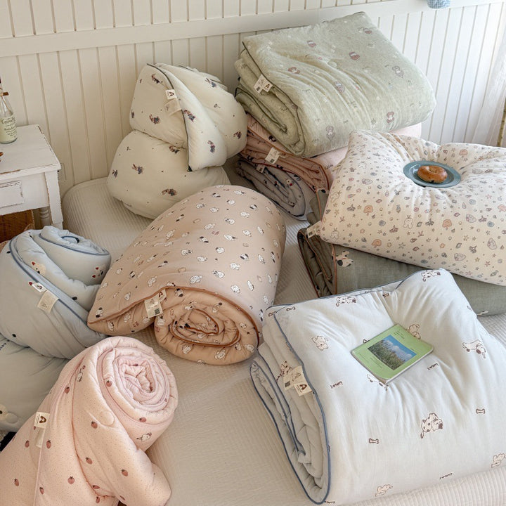 Quilted Cotton-Blend Light Comforter with Botanical Micro-Print and Contrast Piped Edge