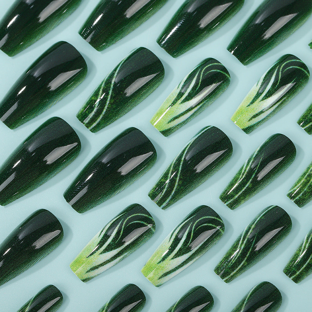 Creative nail art with green design Stornfield