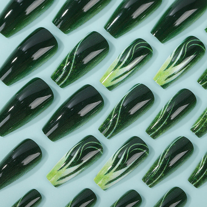 Creative nail art with green design Stornfield