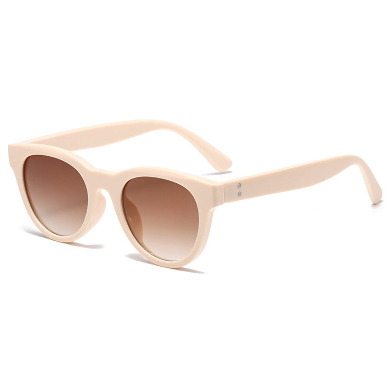 Women Fashionable Oversized Sunglasses in Elegant, Curved Design Stornfield
