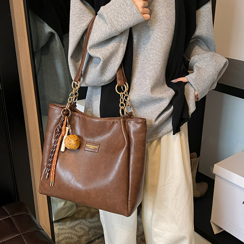 Luxurious Vintage-Inspired Handbag Stornfield
