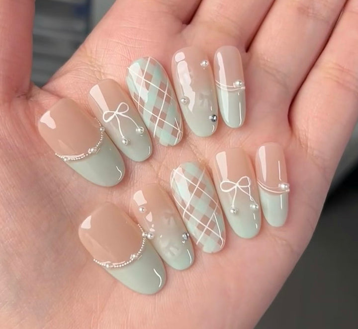 Artistic Character-Embellished Press-On Nails Stornfield