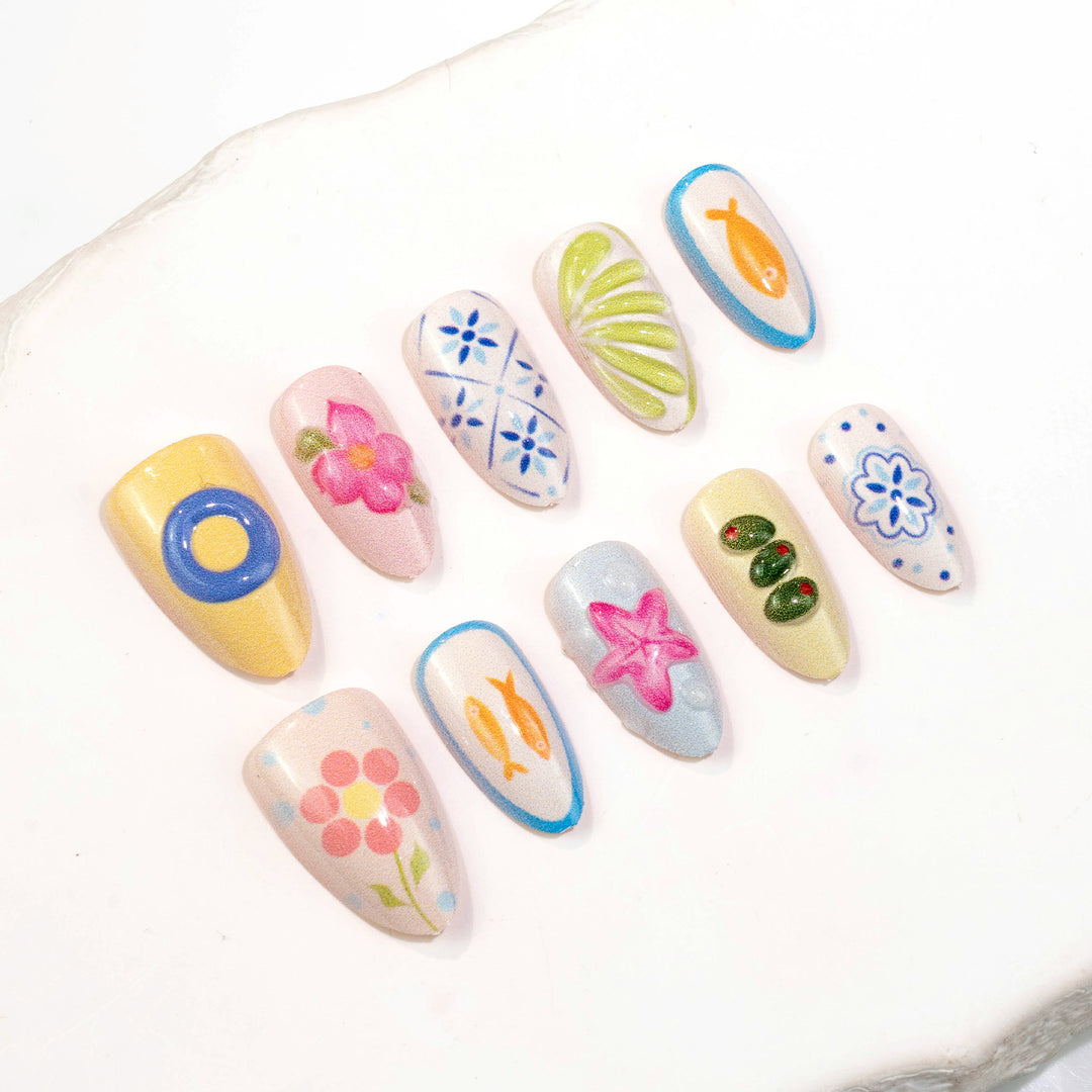 Thematic Undersea-Inspired Press-On Nails