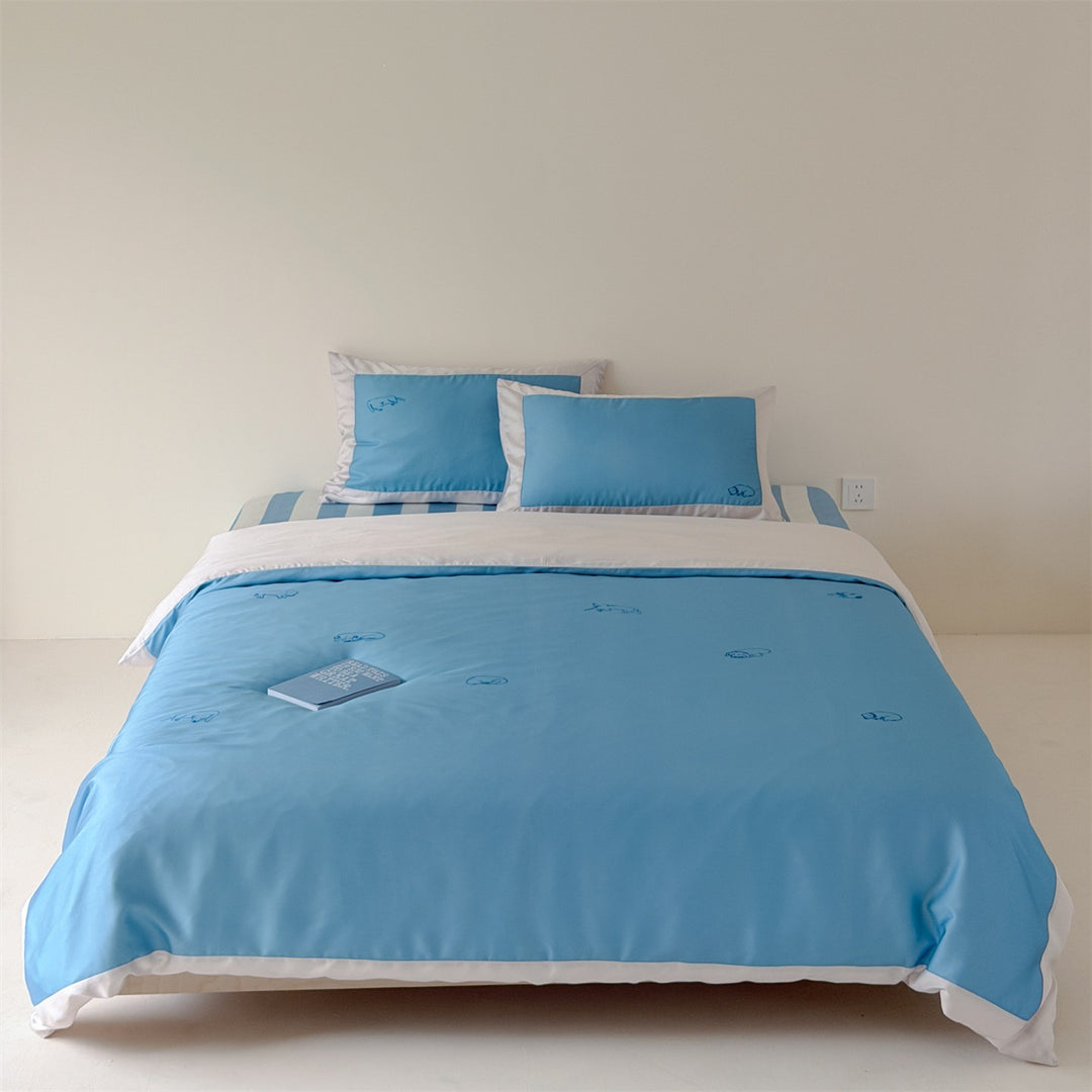 Luxurious duvet cover set made of cotton satin with embroidered dog motif and decorative pillow trim