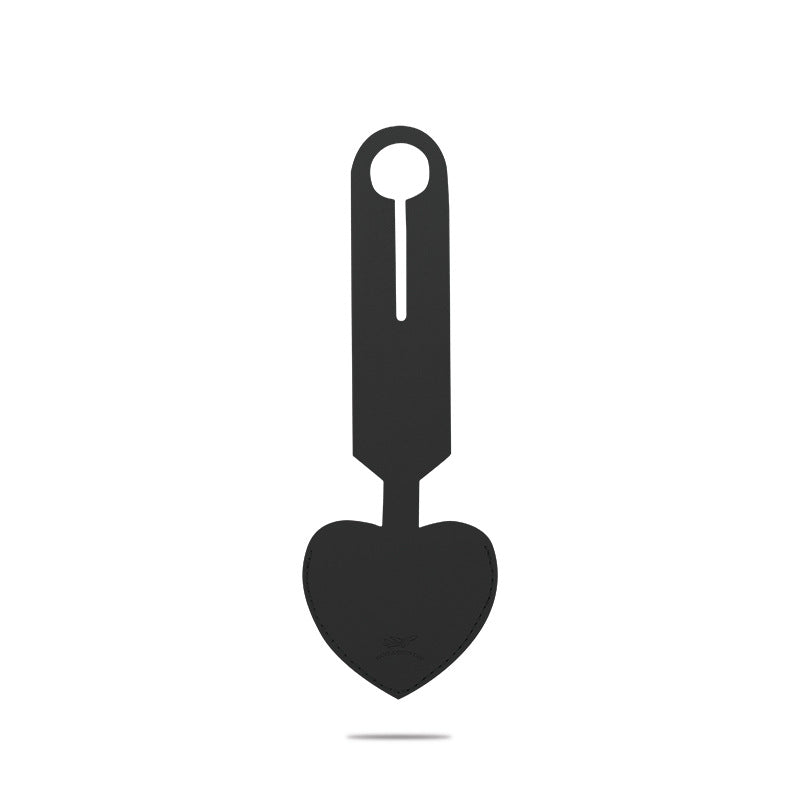 heart-shaped leather luggage tag with adjustable loop Stornfield