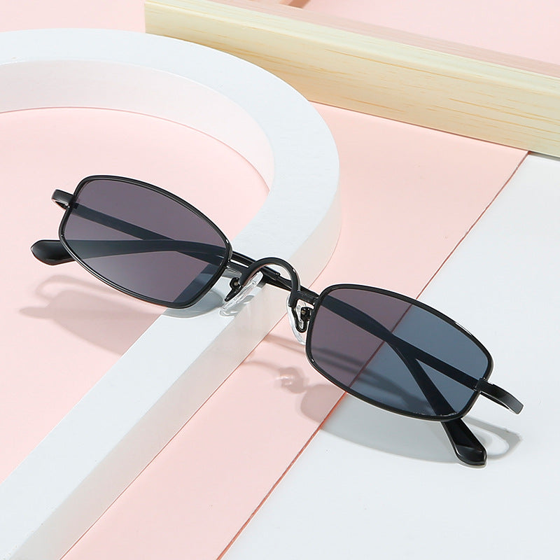 Women's fashionable sunglasses in futuristic design Stornfield