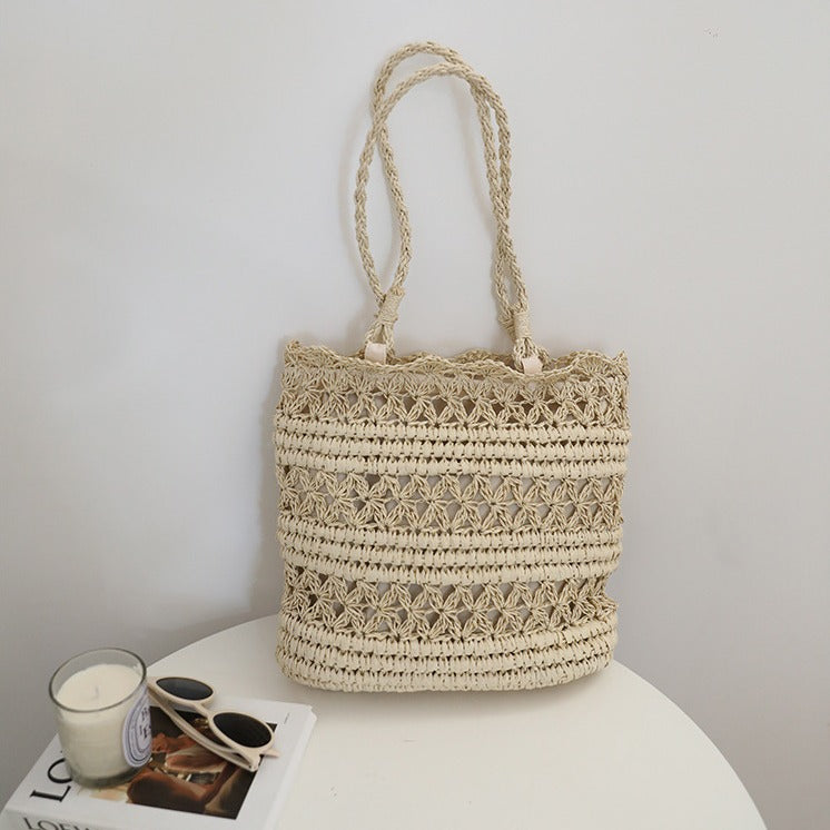 Hand-knotted beach bag in modern mesh design Stornfield