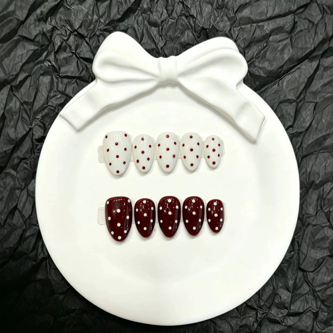 Decorative Polka Dot Press-On Nail Set
