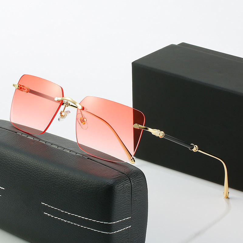 Women's fashionable sunglasses with square frame and luxurious accents Stornfield