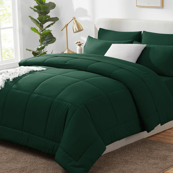 Women's quilted satin bedding set Stornfield