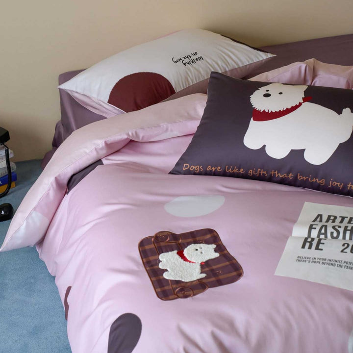 Cotton satin bedding with embroidered dog motif and red cord