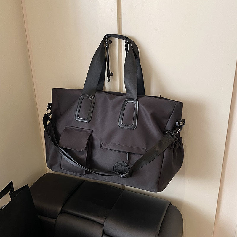 Multifunctional leisure bag with sturdy carrying handles and many compartments Stornfield