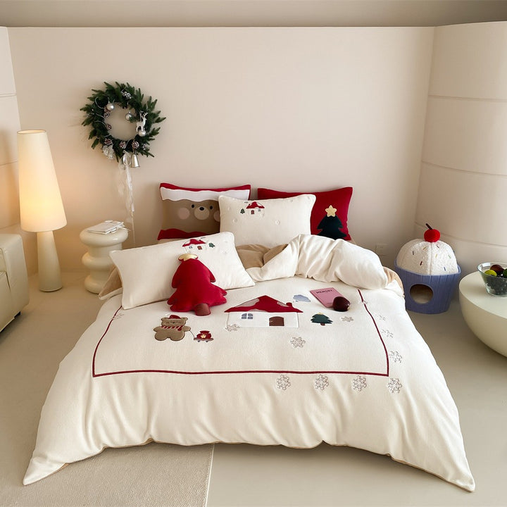 Children's bedding set with wintery appliqués, reversible side and cuddly pillow