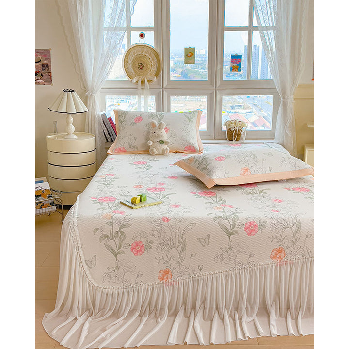 Women's elegant and decorative bedding throw set with cheerful floral pattern Stornfield