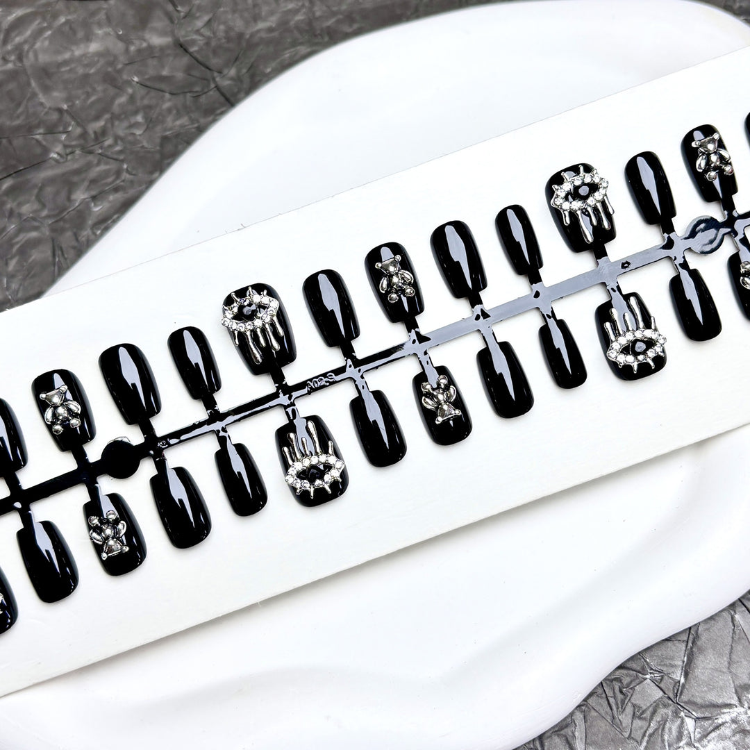 Decorative Press-On Nail Set with Elegant Metallic Accents