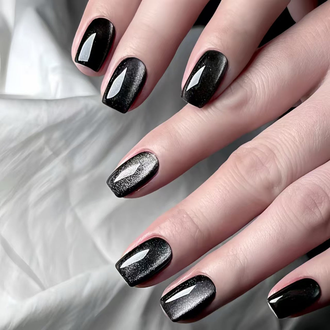 Fashionable artificial nails with high gloss and glamorous finish Stornfield