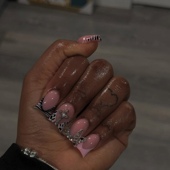Artistic Press-On Nail Extensions Stornfield