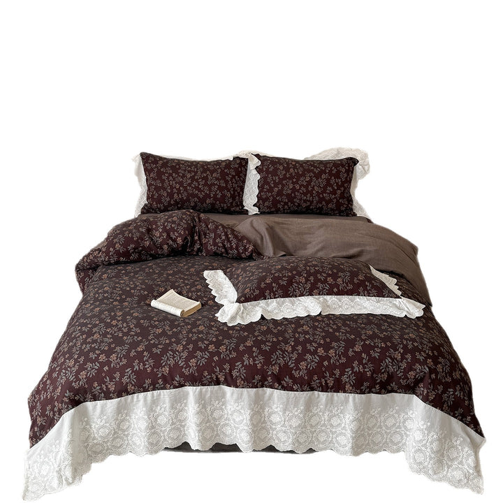 Romantic bedding set made of cotton satin with floral pattern and wide lace trim