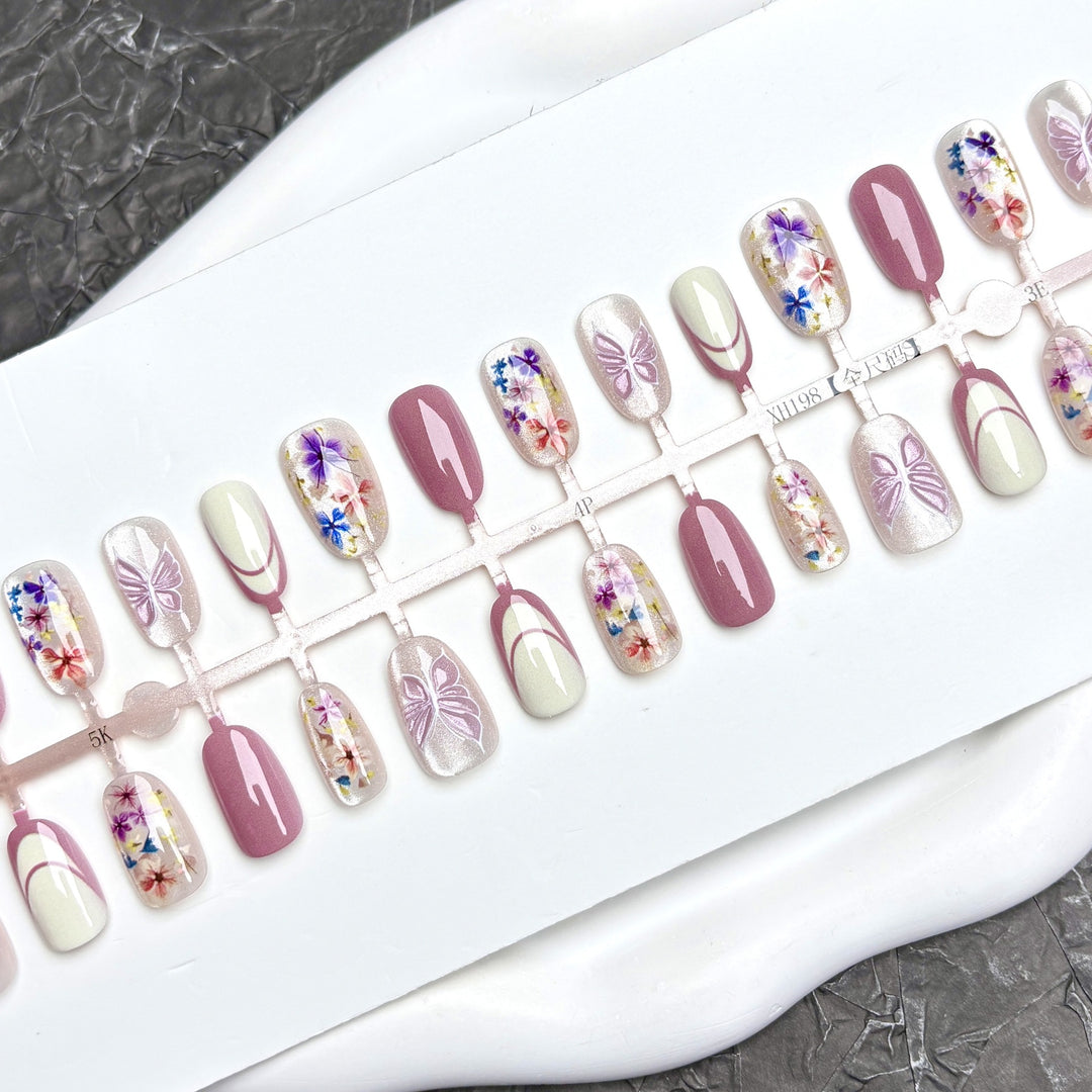 Floral Artistic Press-On Nail Set