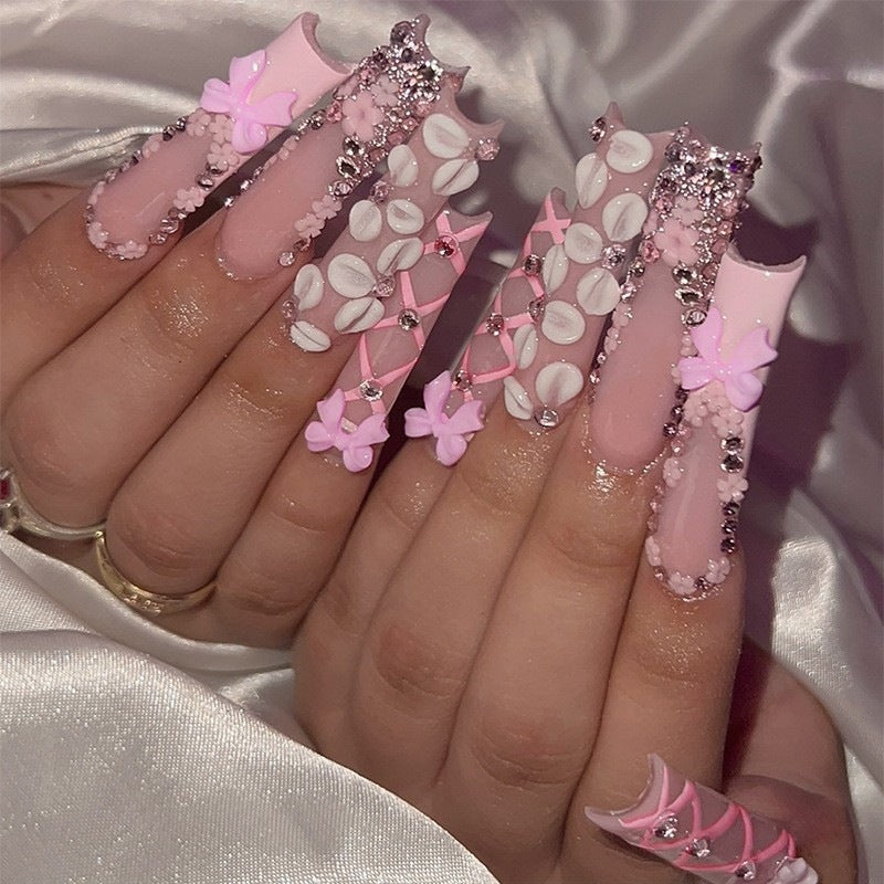 Artificial Nail Art Set with playful flower design and glittering accents Stornfield