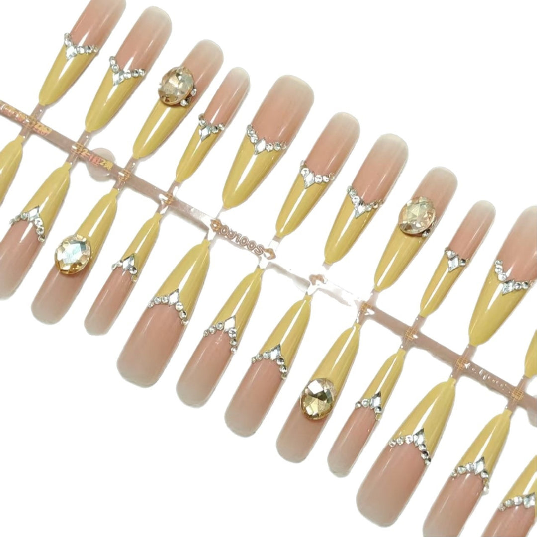 Artificial nails with elegant 3D applications and glitter Stornfield