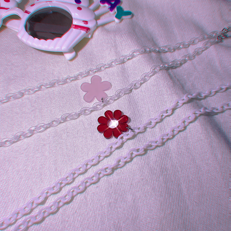 Fashionable chain strap with flower-shaped pendant Stornfield