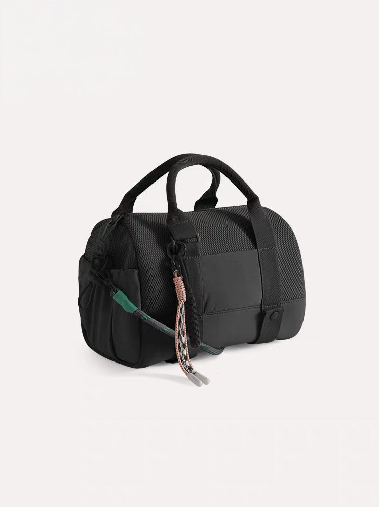 Practical sports bag with mesh structure and removable shoulder strap Stornfield