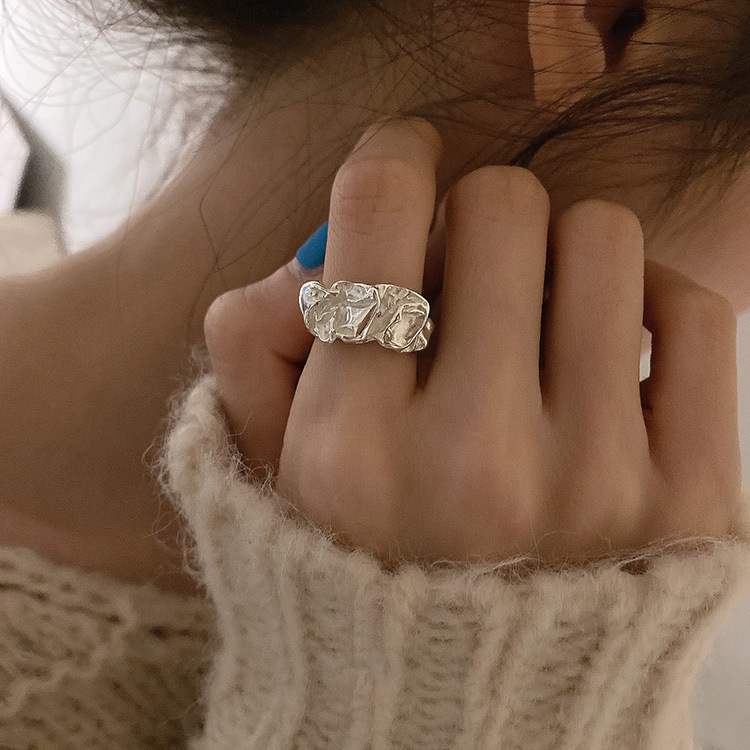 More elegant and timeless ring Stornfield