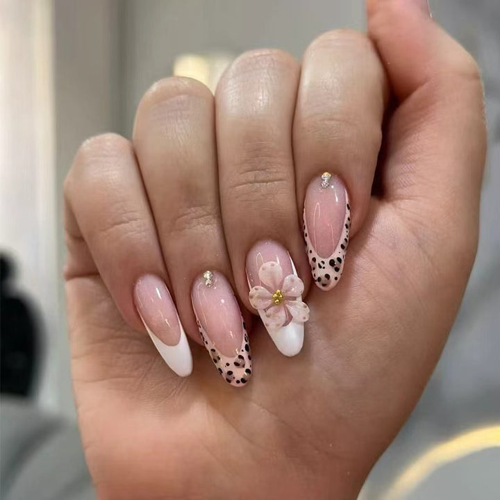 Elegant Floral-Accent Press-On Nails Stornfield