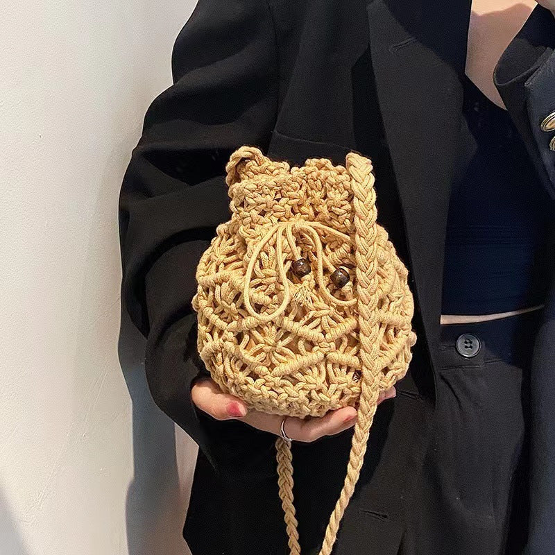 Hand-knotted shoulder bag in playful animal design Stornfield