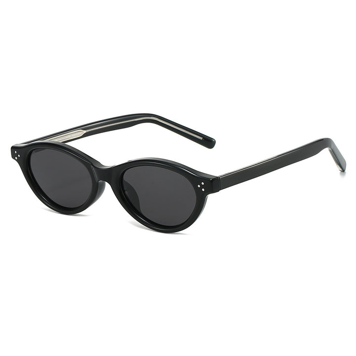 Women Cat-Eye Sunglasses with elegant, transparent frame and UV400 protection Stornfield