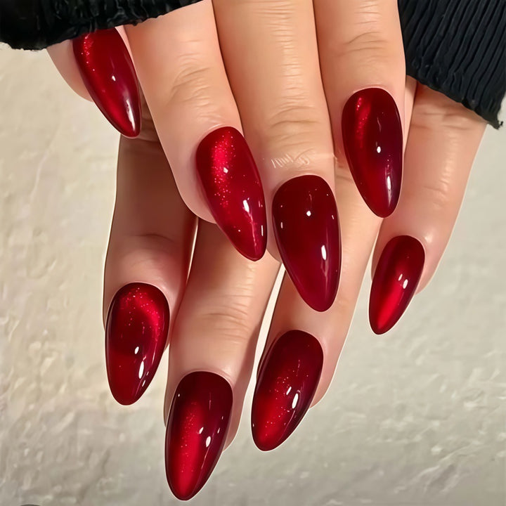 Artificial nails in glamorous high-gloss design Stornfield