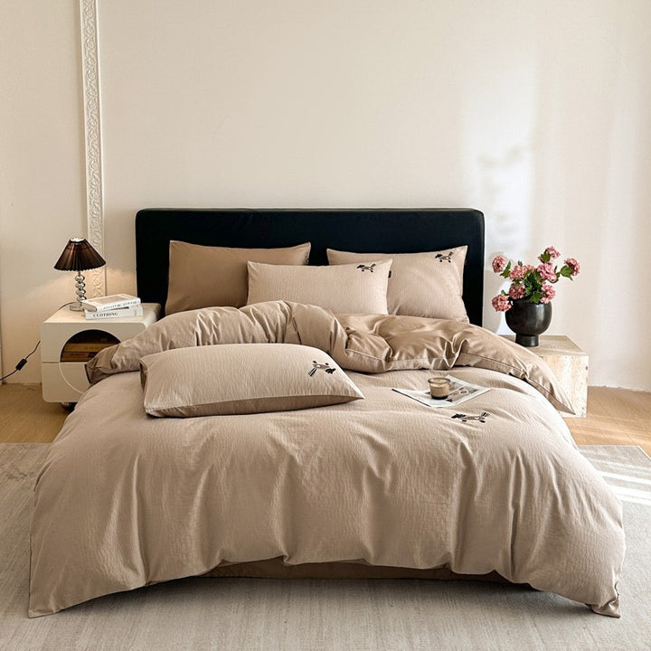 Bedding set in linen look with delicate flower embroidery