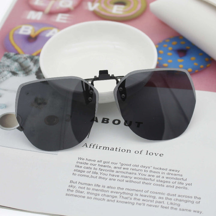 Women's fashionable oversized sunglasses with square design Stornfield