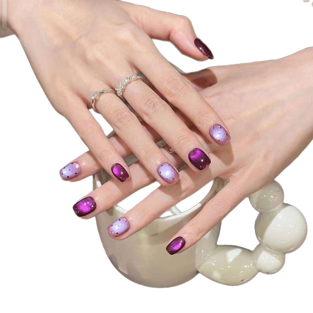 Artificial nails with sparkling glitter and holographic effect Stornfield