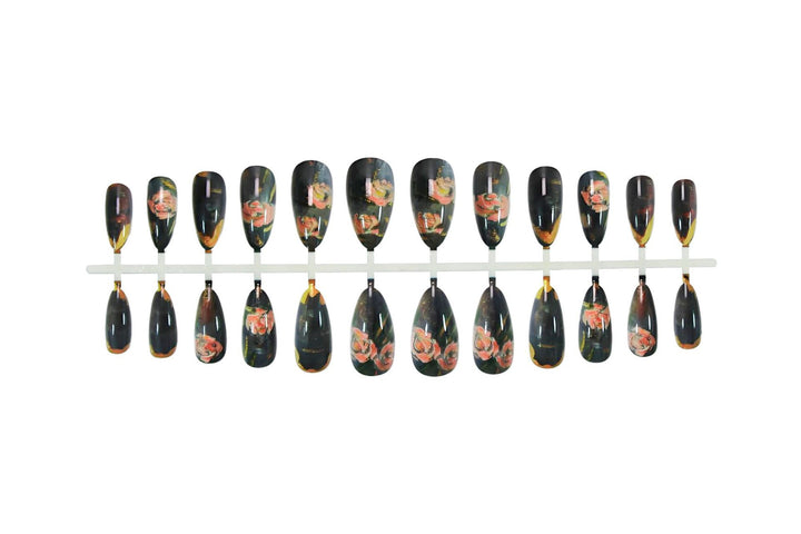 Artificial nails with romantic rose motifs and elegant gold rim Stornfield