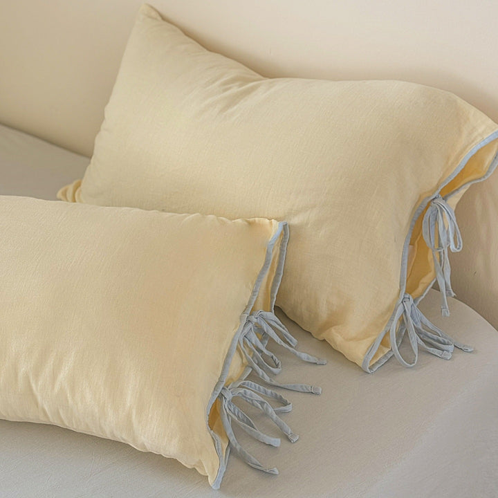Pillowcase set in washed linen look with decorative ties