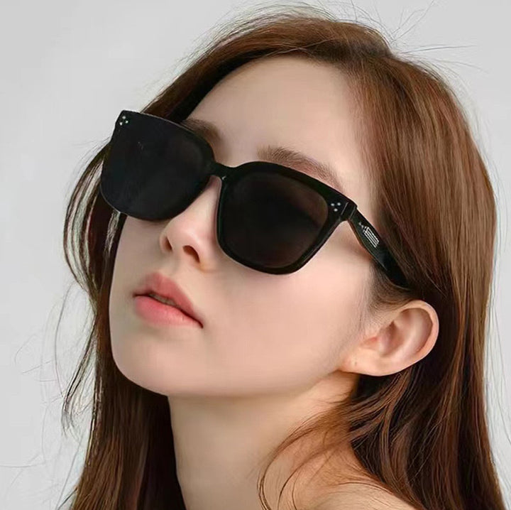 Women's fashionable oversized sunglasses in retro style Stornfield