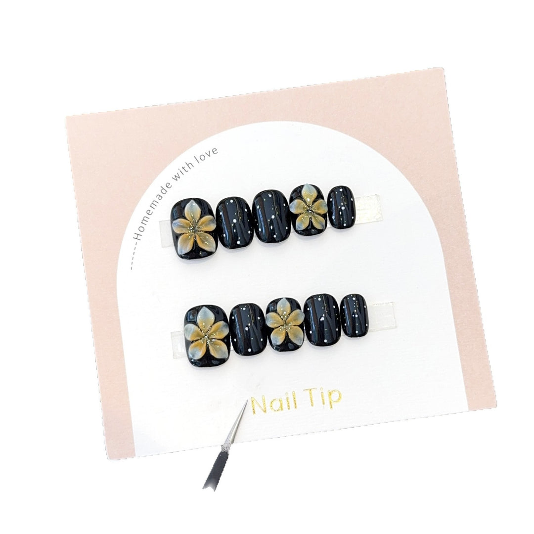 Artificial nails with floral accents and elegant shine Stornfield