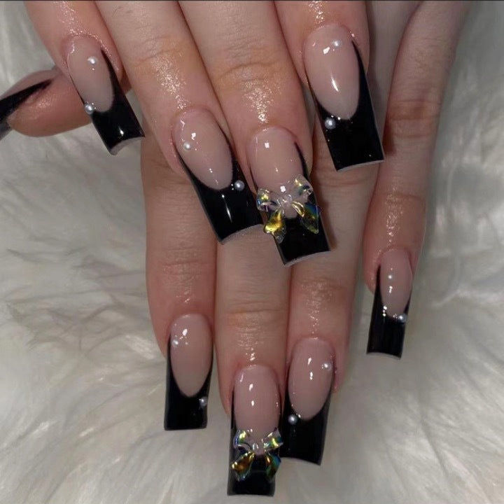 Nail decoration with elegant bows and rhinestones Stornfield