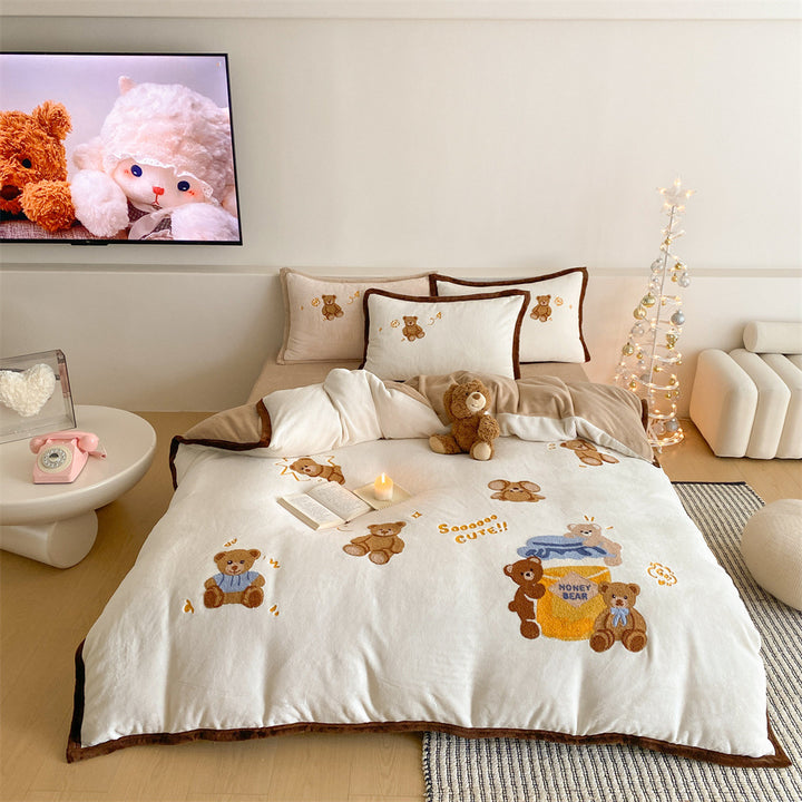 Cuddly duvet cover set with embroidered teddy bear motifs