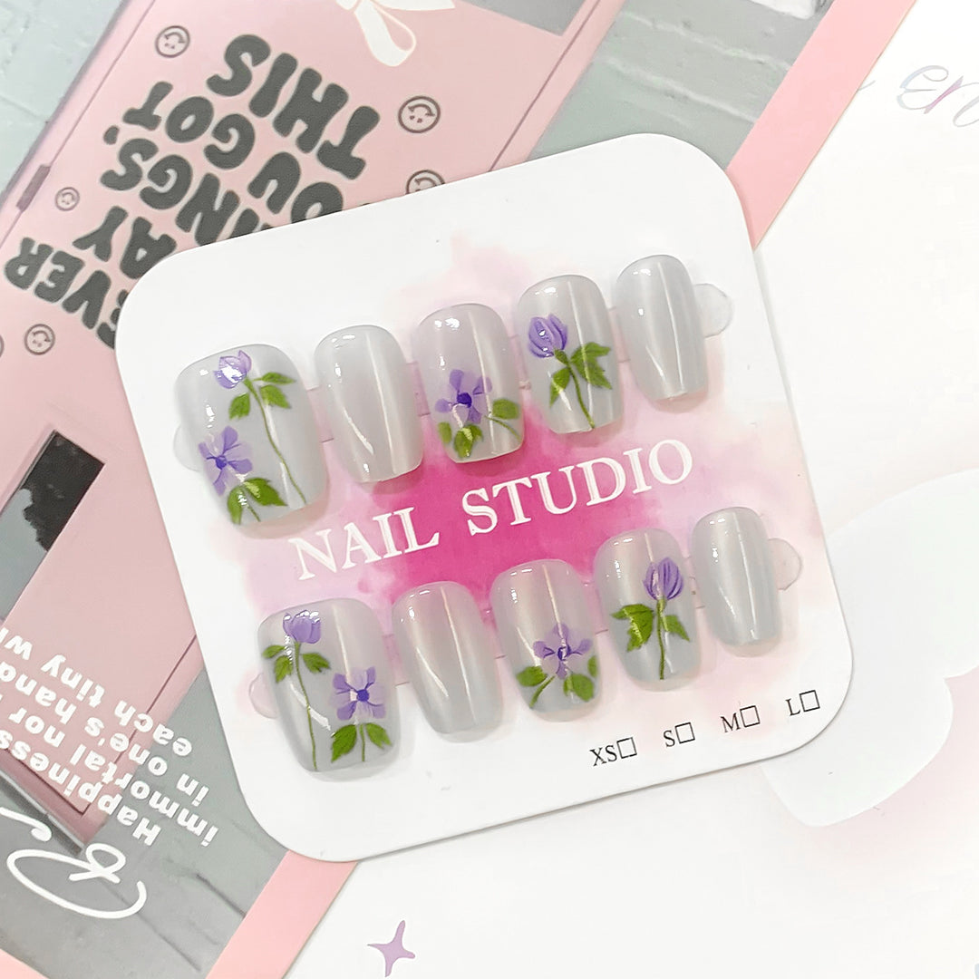 Artistic fingernails with floral accents Stornfield