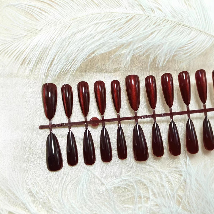 Artificial nails in elegant drop design Stornfield