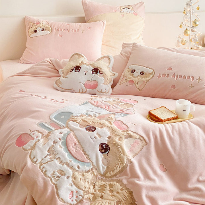 Cute quilted microfiber bedding set with three-dimensional cat appliqué and cuddle covers