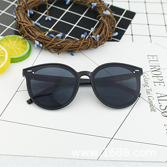 Ladies elegant sunglasses with modern frame Stornfield
