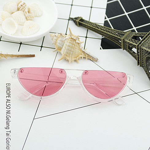 Women Cat-Eye Glasses with distinctive frame and mirrored lenses Stornfield
