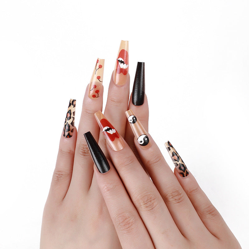 Artificial nails in creative designs with animal and face motifs Stornfield